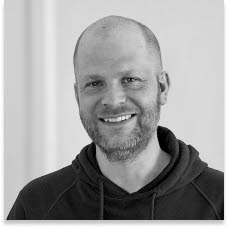 Svartvit ansiktsbild på man