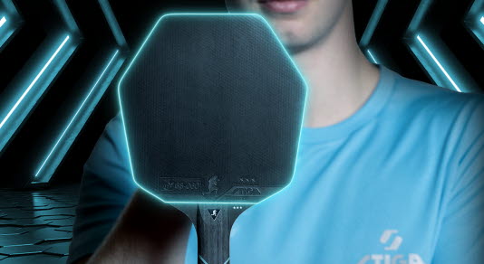 Truls som visar det sjukantiga racket