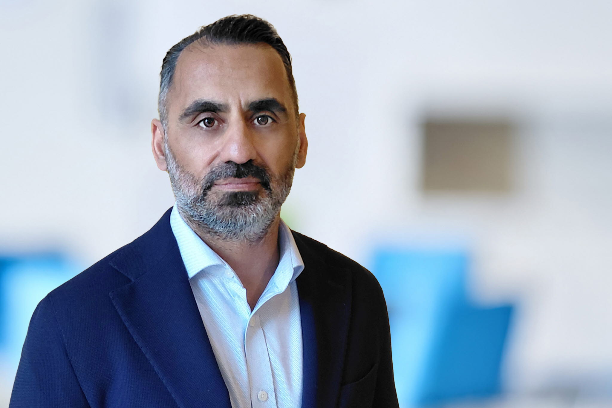 Porträttbild på PRV:s digitaliseringschef Maziar Soltani