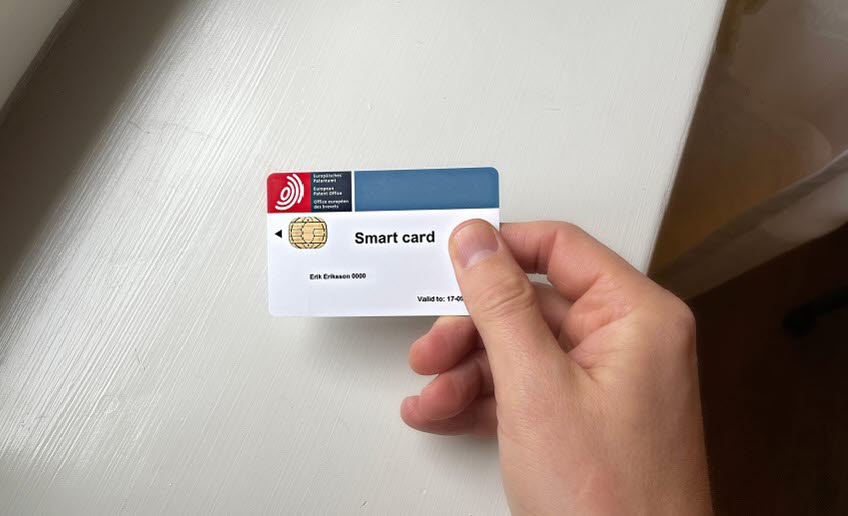 ett elektroniskt kort med chip